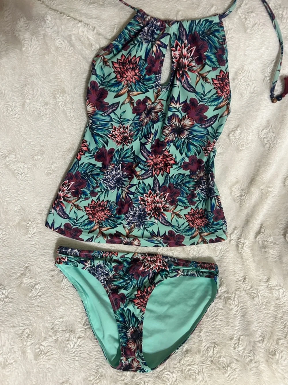Jessica Simpson flattering halter